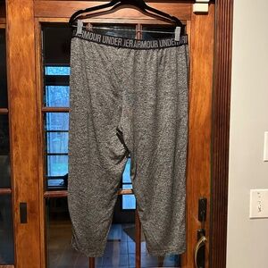 Under Armour women's capri work out pants.  Size XL